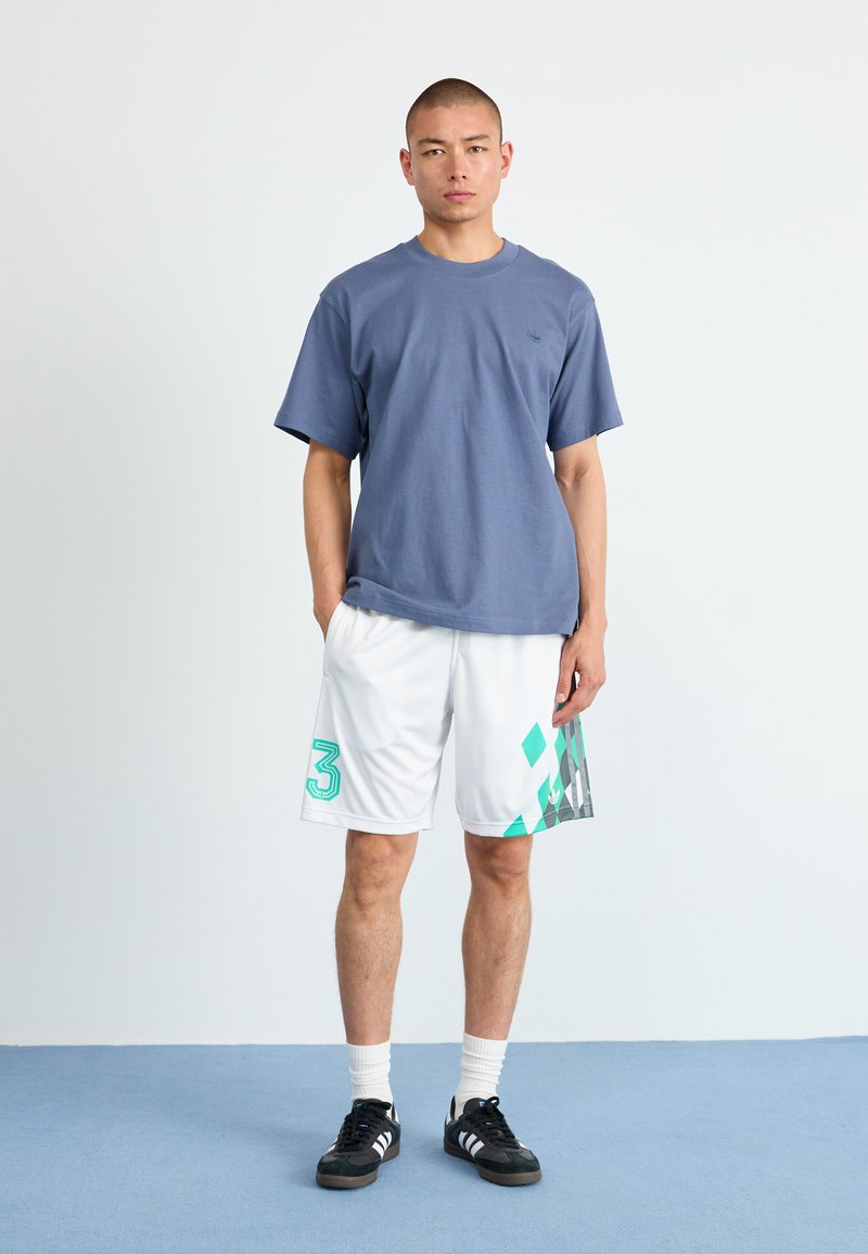 adidas Originals NUWAVE SHORT - Šortky - white
