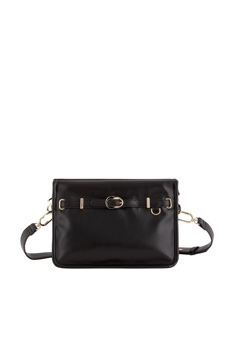Sort læder crossbody taske i rektangulær form med guldfarvet hardware, detalje i frontstroppen og justerbar skulderrem.