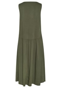 Robe sans manches vert olive avec une jupe évasée, réalisée dans un tissu doux, présentant des fronces à la taille et une texture lisse.