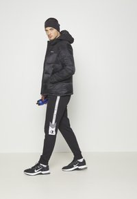 Champion HOODED JACKET - Spordijakk - black