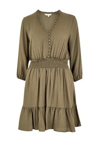 Olivgrünes Kleid mit V-Ausschnitt, Rüschenausschnitt, durchgehender Knopfleiste, smockiertem Taillenbereich und gestuftem Rock, aus strukturiertem Stoff gefertigt. Lange Ärmel.