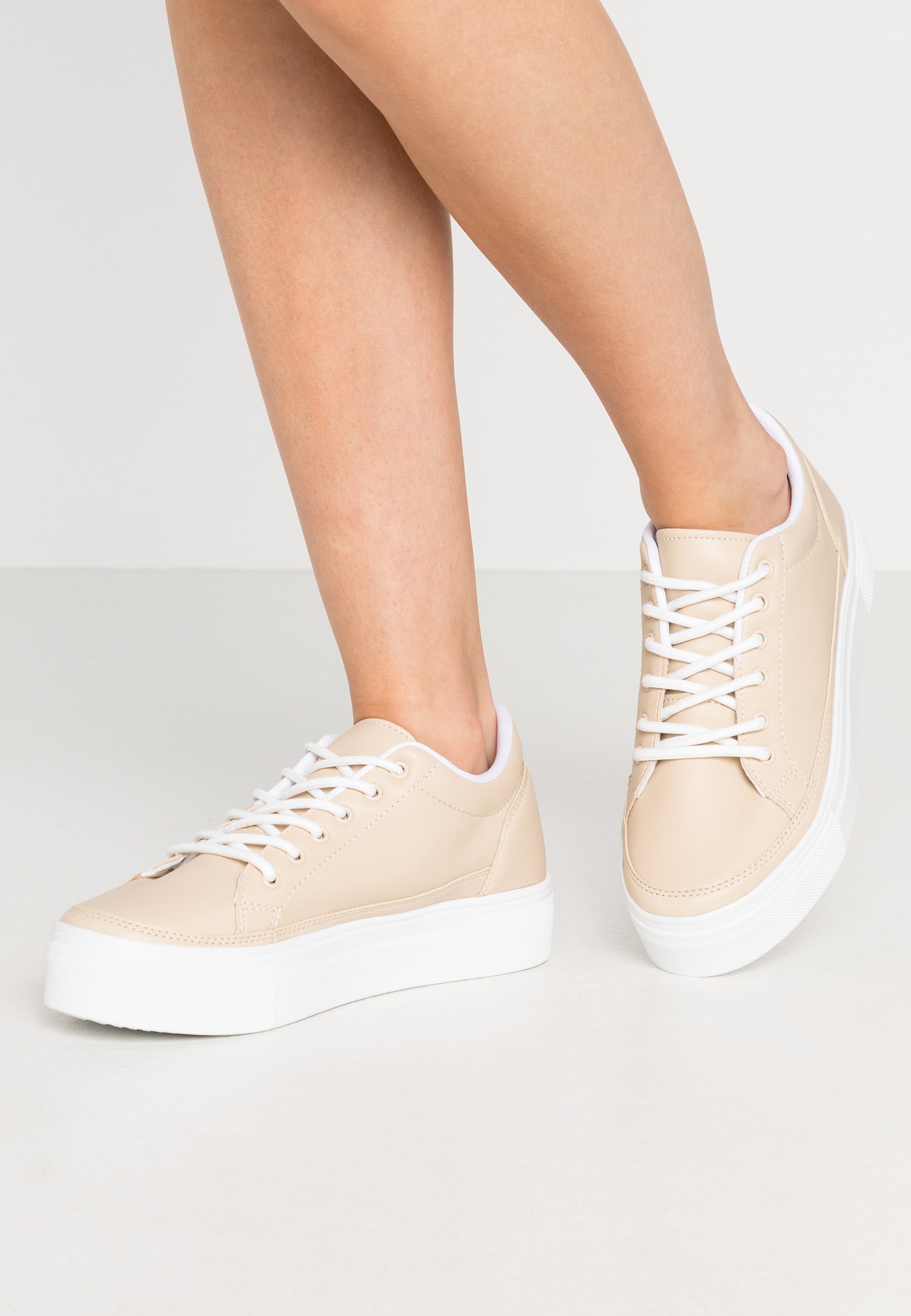 Nly by Nelly PERFECT - Joggesko - white/beige Nly by Nelly PERFECT - Joggesko - white/beige