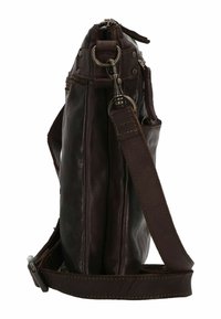 Borsa a spalla in pelle marrone con finitura testurizzata, hardware argentato e tracolla regolabile. La vista laterale rivela linee eleganti e cuciture.