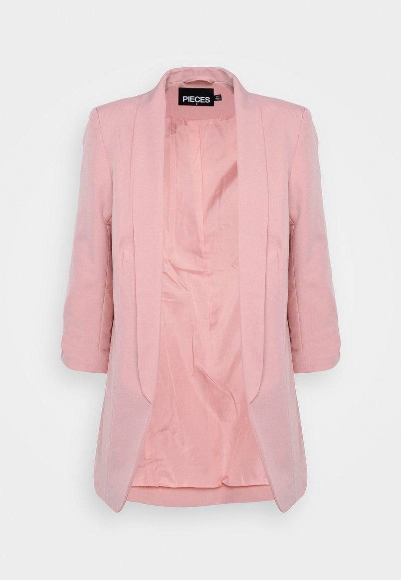 Blazer femme rose clair avec manches trois quarts, devant ouvert et doublure intérieure lisse, présenté sur un fond uni.