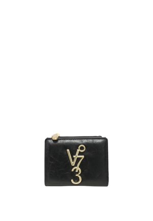 Portafoglio in pelle nera con finitura testurizzata, caratterizzato da un logo in tono oro e chiusura con zip. Forma rettangolare compatta, design minimalista.