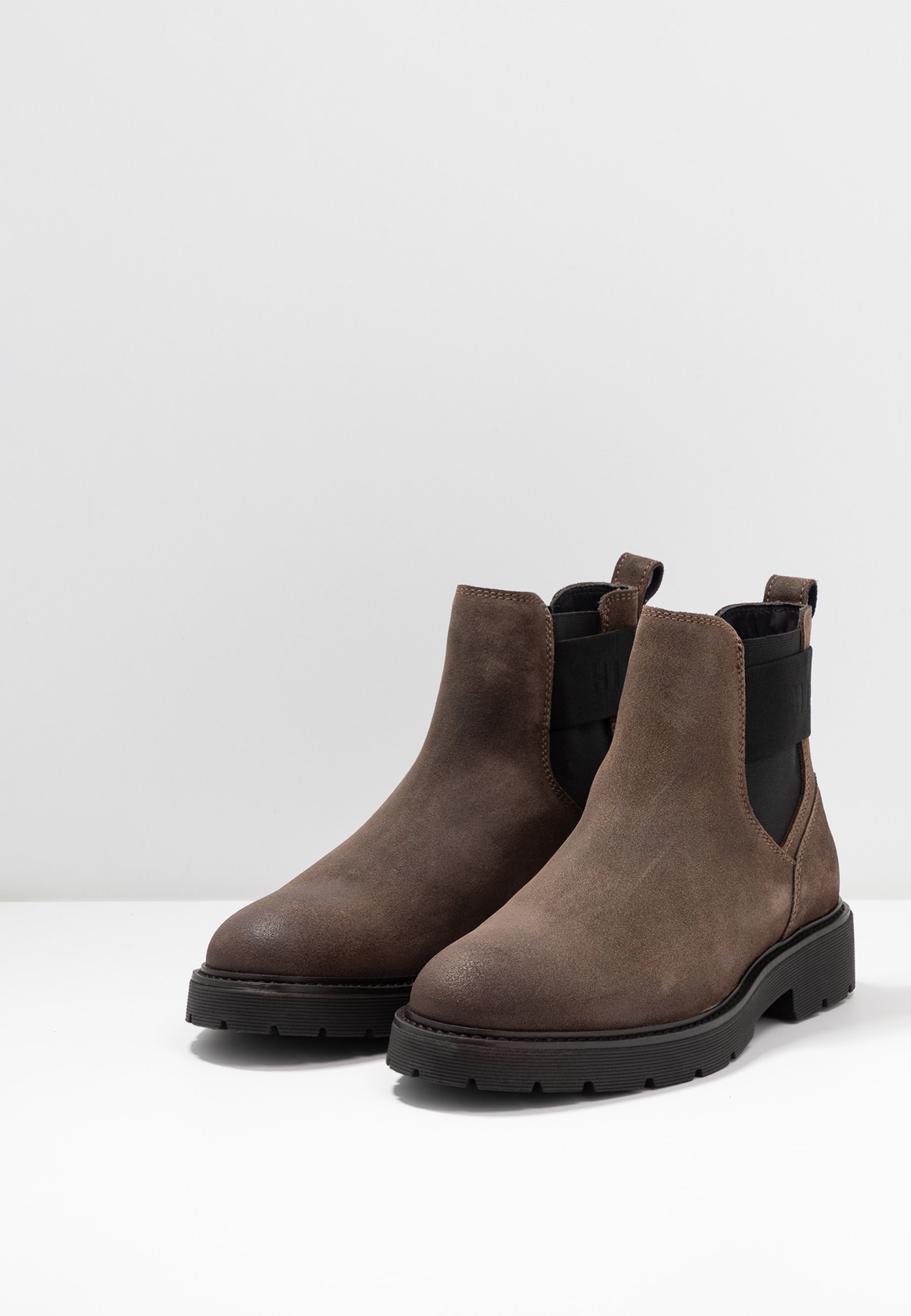 tommy hilfiger suede chelsea boots