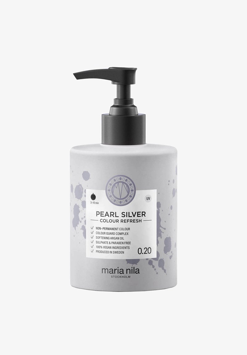 Grijze fles met een zwarte pompdeksel, gelabeld "Pearl Silver Colour Refresh." Bevat een paarse spetterontwerp en productdetails.