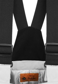 Schwarze Hosenträger mit breiten Trägern und Kunststoffschnallen, versehen mit einem schwarzen Stoffrücken und einem braunen Etikett, das Marke und Größe angibt.