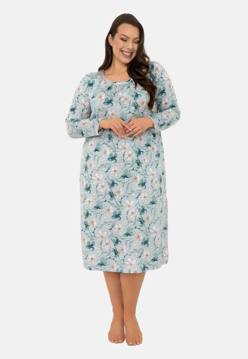 Długa koszula nocna z krótkim rękawem w miękkiej, jasnoniebieskiej tkaninie z kwiatowym wzorem w różowych i turkusowych akcentach. Okrągły dekolt i prosta sylwetka.