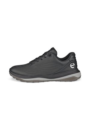 Baskets noires à lacets avec semelle rembourrée, dessus texturé, et logo circulaire blanc sur la partie du talon, vues de côté.
