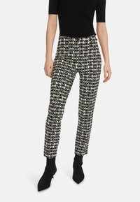 Schwarz-weiße gemusterte Hose mit einem taillierten Schnitt, hohen Taille, Seitentaschen und glattem Stoff.