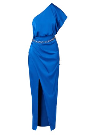 Modré saténové šaty s jedním ramenním dílem, vysokým rozparkem na stehně, zdobeným pasem a stříbrným páskem na řetízku.