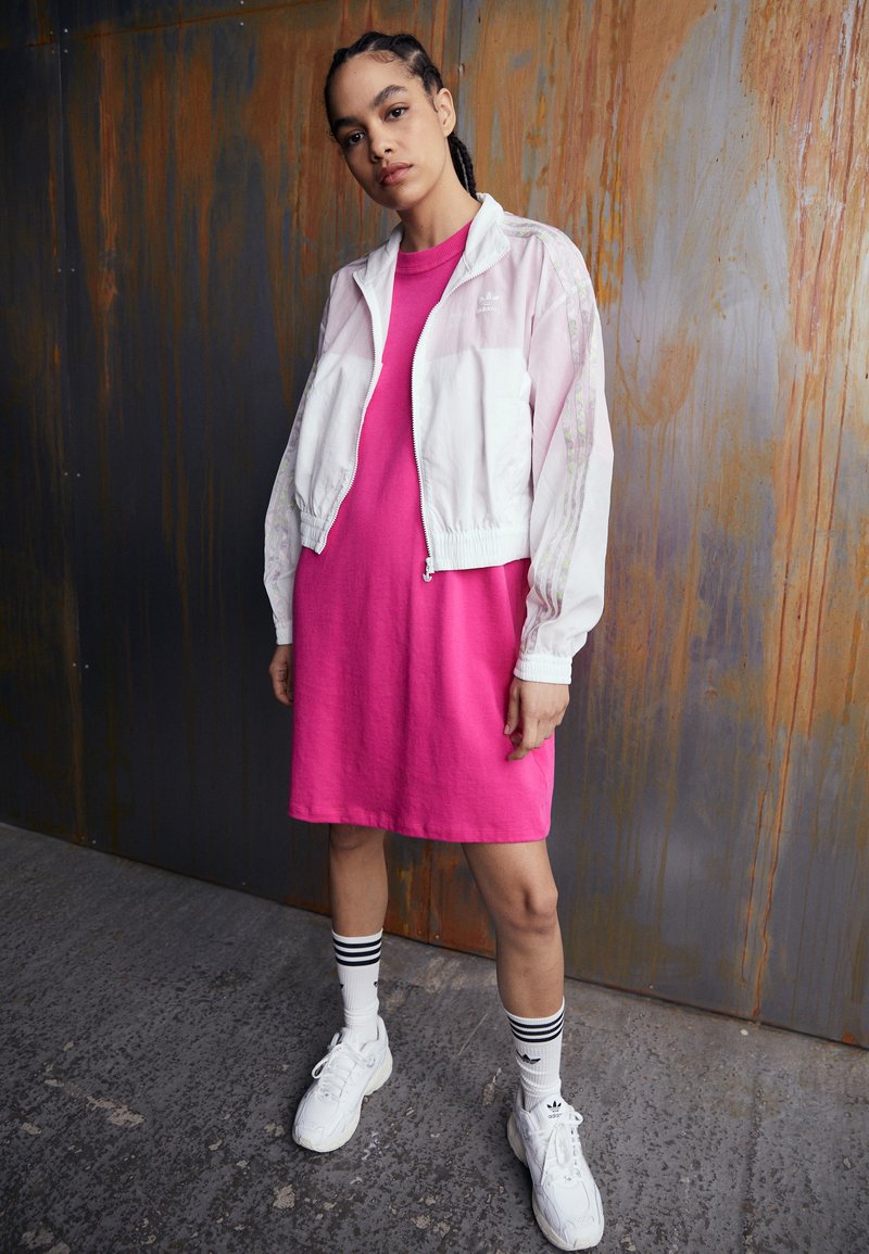 adidas Originals WINDBREAKER - Lehká bunda - white