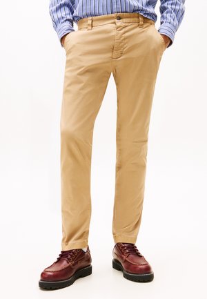 Tommy Jeans, SCANTON SLIM TWILL CHINOS - Chino - dark dune