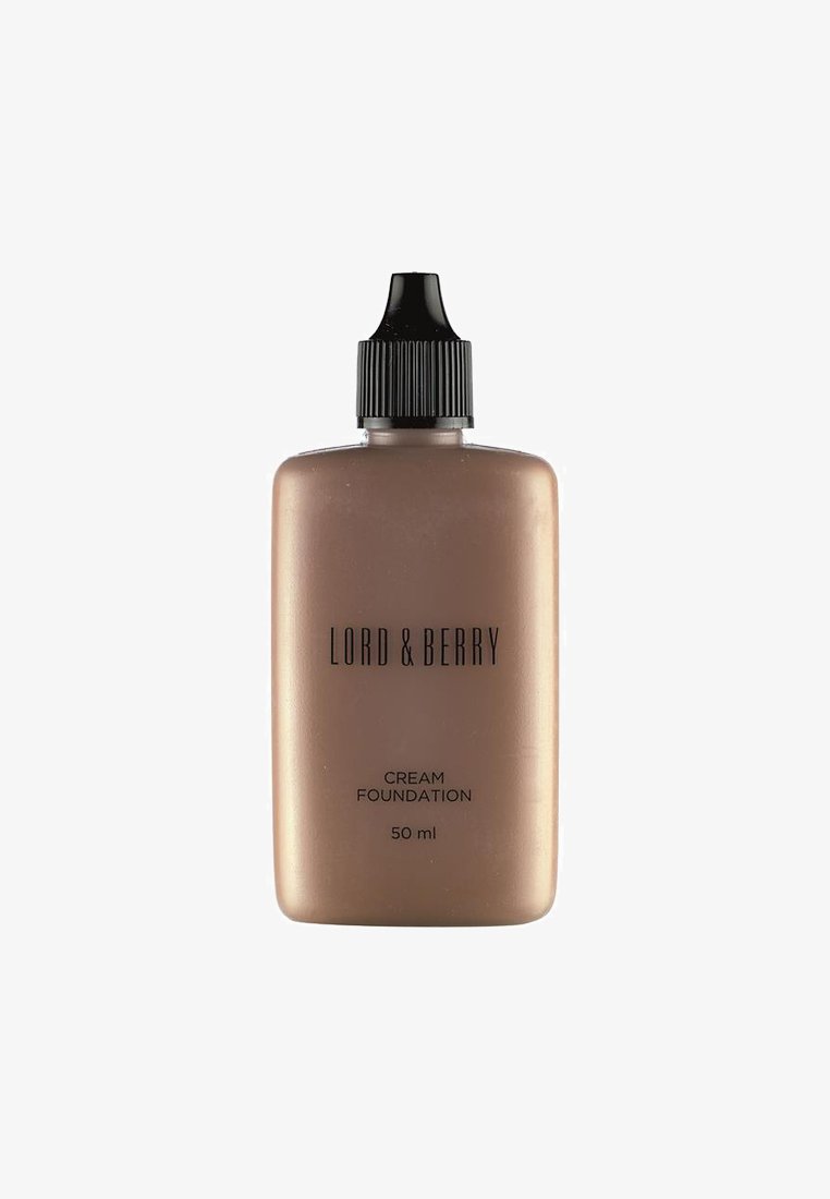 Krämfundament i en 50 ml oval flaska. Ljusbrun, ogenomskinlig plast med ett svart skruvkork. Har tryckt varumärke och produktnamn.