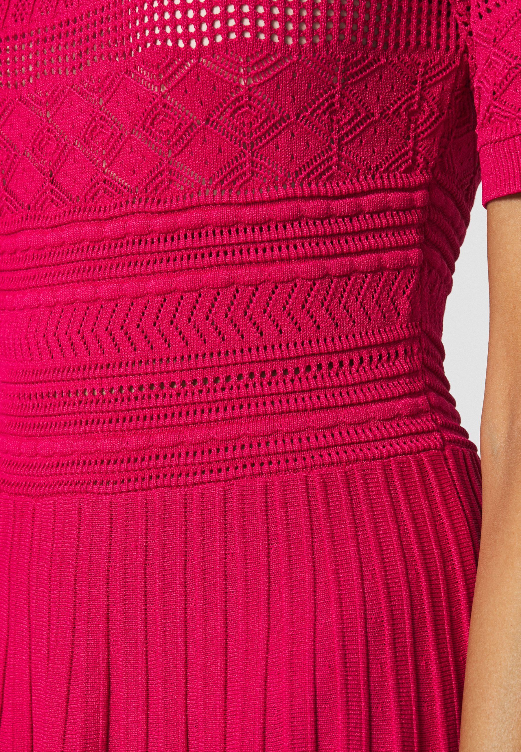 NIKKIE JAELLE DRESS Stickad klänning fuchsia Zalando.se NIKKIE JAELLE DRESS Stickad klänning fuchsia Zalando.se