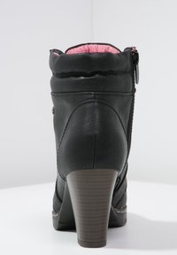 Anna Field Šněrovací kotníkové boty - black