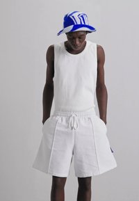 Nikolaj Storm CYRUS PIN UNISEX - Παντελόνι φόρμας - white