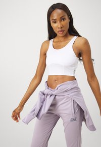 EA7 Emporio Armani TENNIS PRO LAB BRA - Športni modrček z rahlo podporo - brilliant white