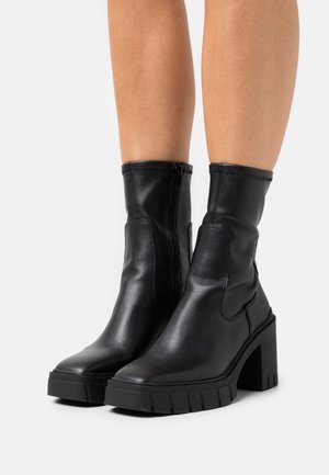 UPSTAGE - Bottines à plateau - black