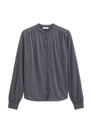 Ciemnoszara bluzka z długim rękawem, kołnierzykiem typu mandarynka, zapięciem na guziki z przodu, marszczonymi ramionami i mankietami na rękawach.