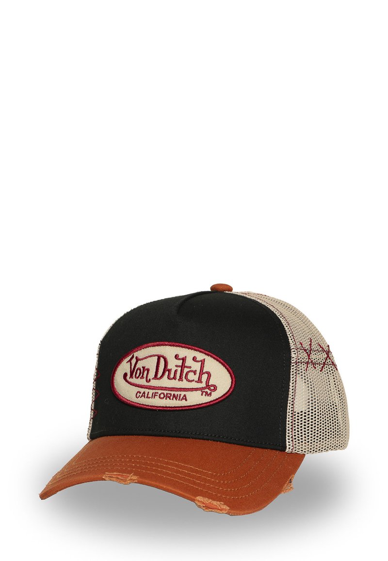 Casquette de camionneur noire et beige avec une visière courbée, un dos en mesh et un logo brodé "Von Dutch California" à l'avant. Détails de texture usée.