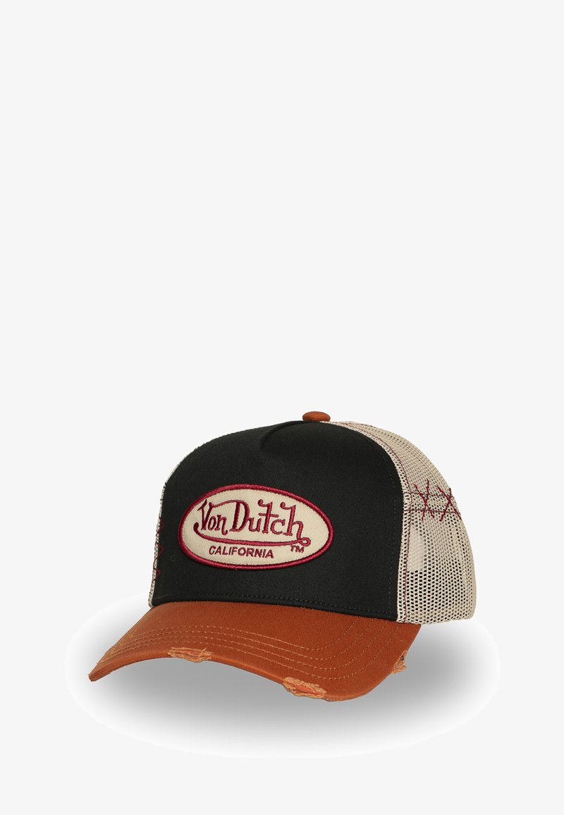 Casquette de camionneur noire et beige avec une visière courbée, un dos en mesh et un logo brodé "Von Dutch California" à l'avant. Détails de texture usée.