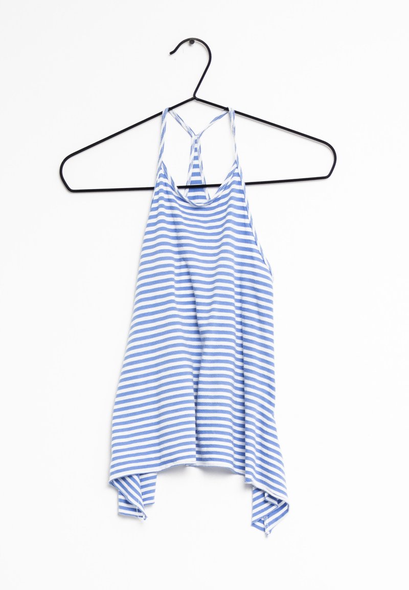 Modrý a bílý pruhovaný tílko s volným střihem. Obsahuje design s překříženými ramínky a zakřivený spodní lem s postranními rozparky. Materiál je lehký.