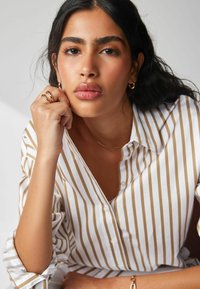 Next OVERSIZED  - Nööpidega pluus - neutral white stripe