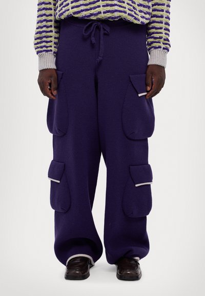 Bonsai SUPER LOOSE FIT PANT UNISEX - Armijas stila bikses - purple