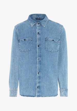 Hellblaues Denim-Hemd mit langen Ärmeln, zwei Brusttaschen, Knopfleiste und kontrastierenden Nähten an Kragen und Manschetten.