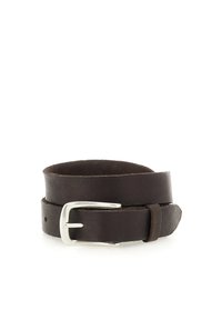 Cintura in pelle marrone con fibbia in metallo argentato, caratterizzata da una texture liscia e un design classico. Include diversi fori per la regolazione.