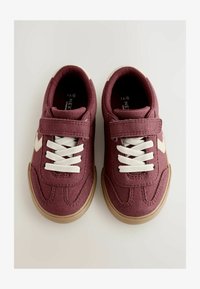 Unausgewählt, red burgundy