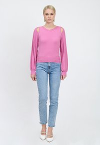 INFLUENCER CUT-OUTS SHOULDER - Strickpullover - pink