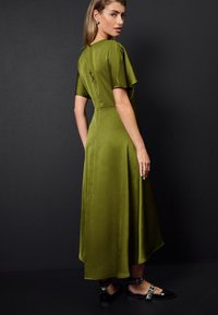 Next RUCHED CRINKLE MIDI-REGULAR FIT - Maxikleid - green