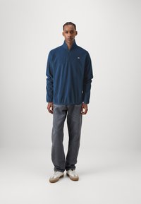 Tommy Jeans FLAG  - Polárpulóver - dark night navy