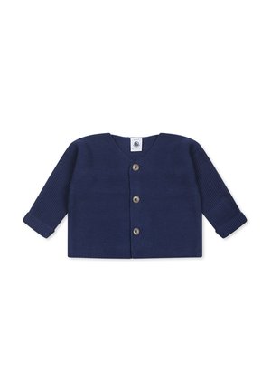 Cardigan lavorato a maglia blu navy con scollatura a V, maniche lunghe e tre bottoni marroni davanti. Tessuto semplice e polsini ripiegati.