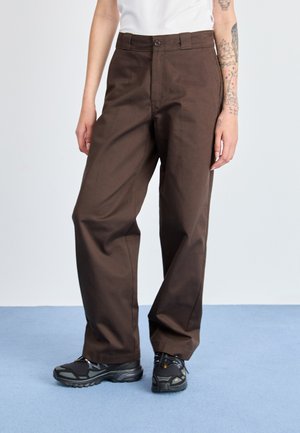 Dickies 247 LOOSE WORK PANT W - Nadrágok - dark brown