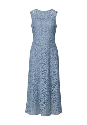 Ärmelloses, hellblaues Spitzen-Midikleid mit Blumen- und Paisley-Mustern, tailliertem Oberteil und ausgestelltem Rock auf weißem Hintergrund.