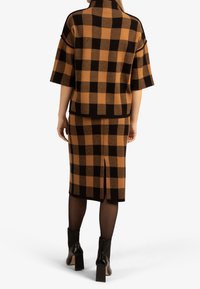 Apart Strickpullover - black