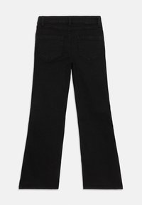 Svarte denim flared jeans med høy midje, to baklommer og en glatt tekstur, med et klassisk design og ingen synlige dekorasjoner.