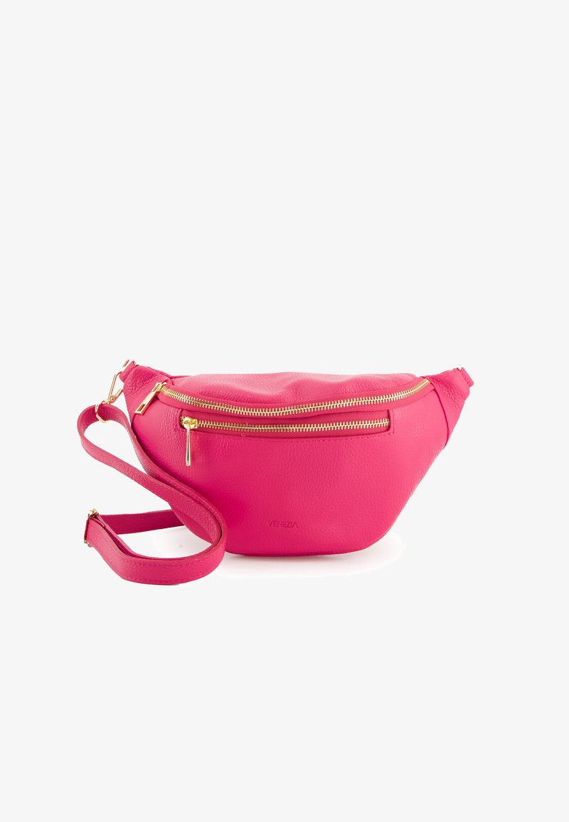 Rosa Leder-Hüfttasche mit strukturierter Oberfläche, goldfarbenen Reißverschlüssen und verstellbarem Riemen. Kompakte, geschwungene Form mit glatter Oberfläche.