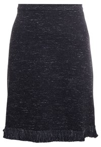 Falda lápiz de punto en azul marino oscuro con un acabado texturizado y dobladillo desflecado. Presenta una cintura ajustada y una tela suave.