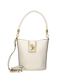 Hvid læder bucket bag med et flettet håndtag, guldfarvede detaljer og et fremtrædende "SM" monogram på forsiden. Inkluderer en aftagelig skulderrem.