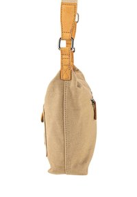 Bolso de hombro de lona color caqui con una correa de cuero suave y herrajes metálicos. Cuenta con un bolsillo lateral con cremallera y detalles sutiles de costura.
