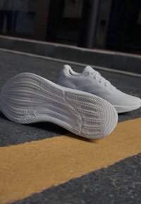 adidas Performance Silniční běžecké boty - white