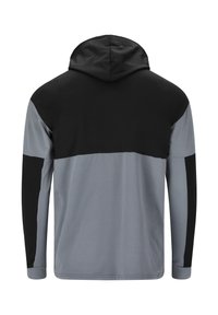 Huvtröja med en färgblockdesign som har en svart övre sektion och en grå nedre sektion; tillverkad av mjukt, lätt material.