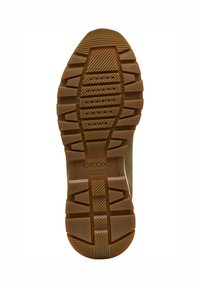 Semelle de chaussure en caoutchouc texturé de couleur brune, avec des rainures profondes et des trous de ventilation, marquée "GEOX ITALIAN PATENT."