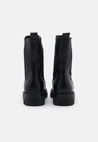 NA-KD PROFILE CHELSEA BOOTS - Botas clássicas de cano curto - black