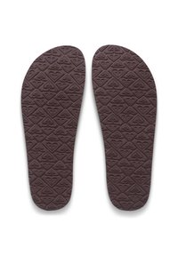 Semelles intérieures en caoutchouc marron avec un design texturé présentant des motifs de diamants et de cœurs, forme ergonomique, adaptées aux chaussures.